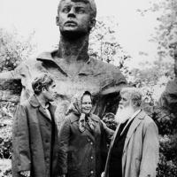 Открытие памятника Есенину - В.П. Кибальников (родной брат) с супругой и  А.П. Кибальников
